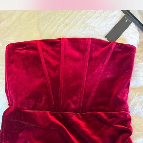 Lulus Glamorous Celebrations in Red/ Burgundy velvet
2 available large and Med - Picture 4 of 9